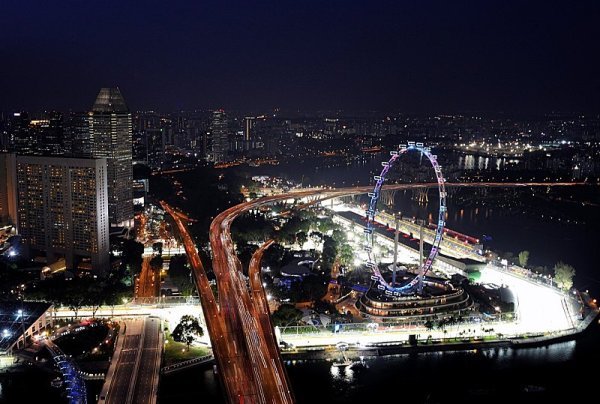 Singapur bude hostit závod F1 i dalších pět let