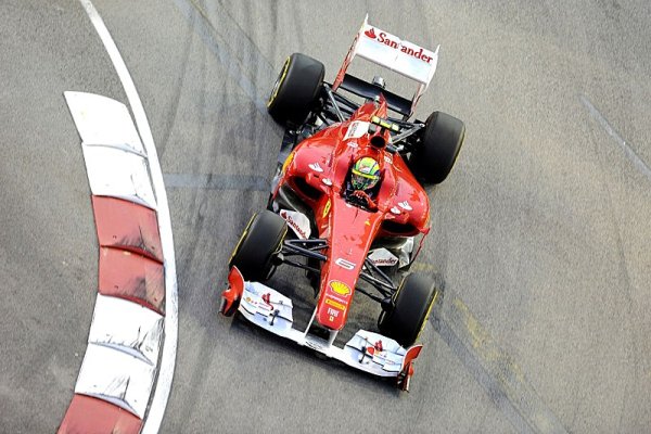 Massa se opět potkal s Hamiltonem, došlo i na strkanec