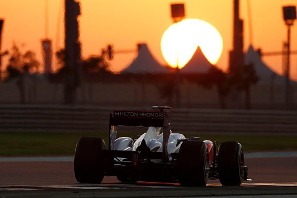 Ve druhém tréninku nejrychlejší McLaren v čele s Hamiltonem