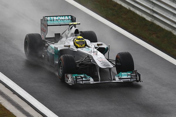 Rosberg dostal pokutu za pozdní vysvětlení nehody