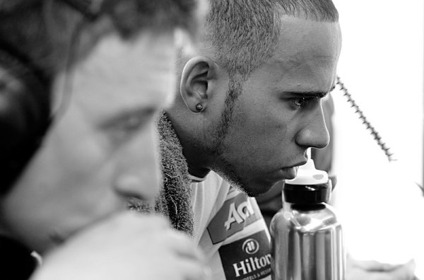 Hamilton je u McLarenu spokojený, tvrdí Whitmarsh