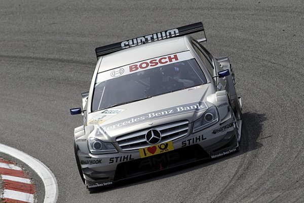 Nicky Hayden si vyzkouší vůz DTM Nicky Hayden si vyzkouší vůz DTM