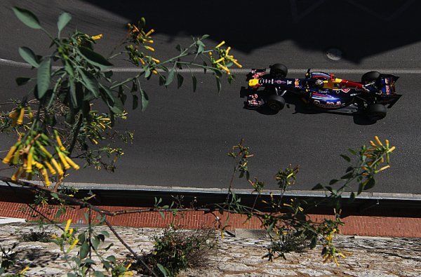 V úvodní čtvrteční rozcvičce Vettel na závěr porazil Alonsa