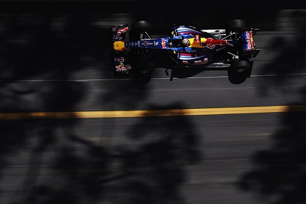 Ve stínu těžké Perezovy havárie si vyjel pole position Vettel