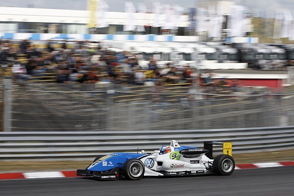 Marco Wittmann si připsal první vítězství sezóny Marco Wittmann si připsal první vítězství sezóny