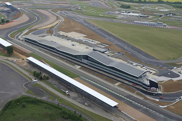 Na Silverstonu pouze jedna aktivační zóna DRS Na Silverstonu pouze jedna aktivační zóna DRS