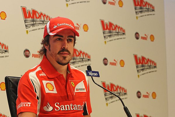 Fernando Alonso návrat Räikkönena vítá