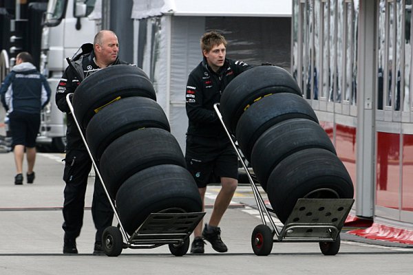Pirelli chce s týmy mluvit o šetření pneumatik