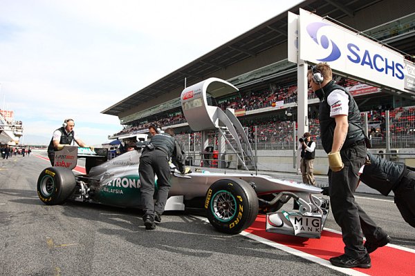 Mercedes zatím nestačí také kvůli chlazení