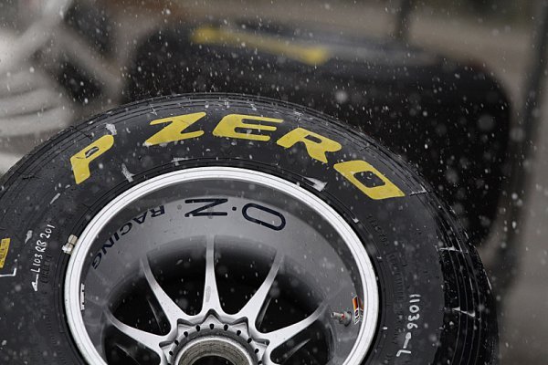 Pirelli chce navýšit počty pneumatik do mokra