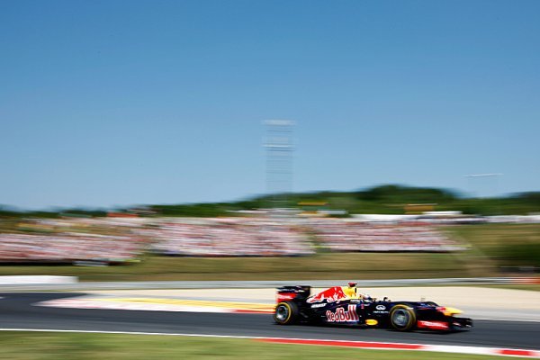 Red Bull v první řadě, na pole position Vettel