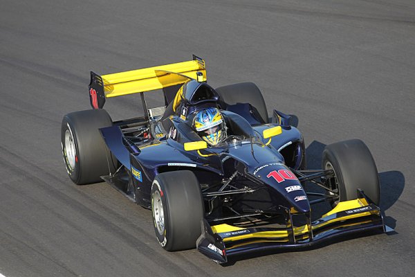 Třetí sezónu Auto GP otevřel ziskem pole position Quaife-Hobbs
