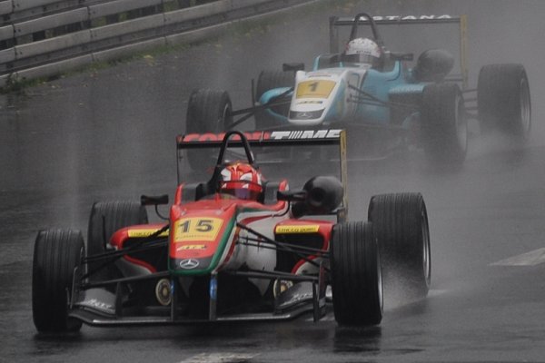 Deštěm ukončený třetí závod na Norisringu vyhrál Marciello