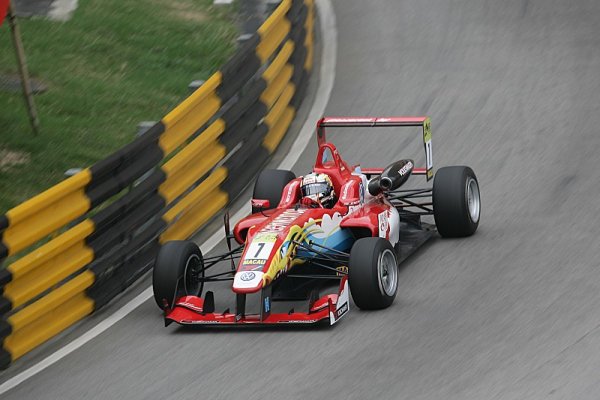 Da Costa ovládl kvalifikační závod F3
