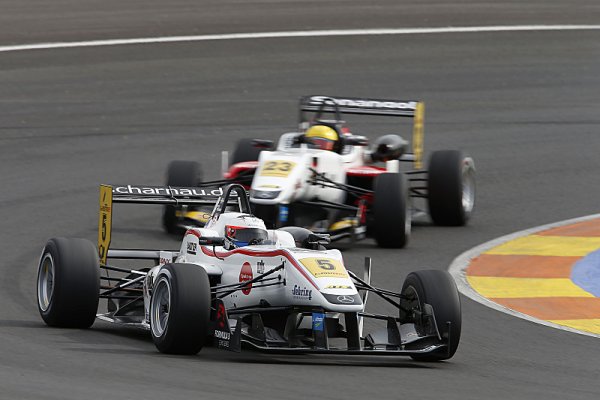 Rosenqvist se ve třetím závodě dočkal vítězství