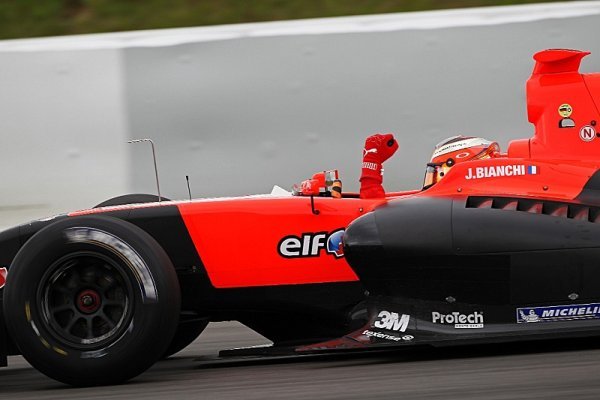 Po vyhrané kvalifikaci opanoval Bianchi také první závod