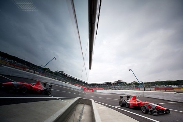 Evans po Valencii vyhrál kvalifikaci i na Silverstonu