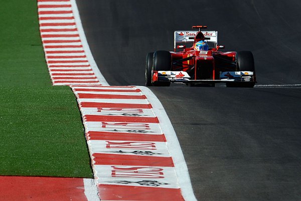 Alonso věří, že muže stáhnout Vettelův náskok