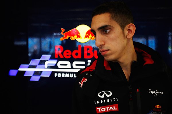 Buemi si nechal udělat sedačku do Toro Rosso