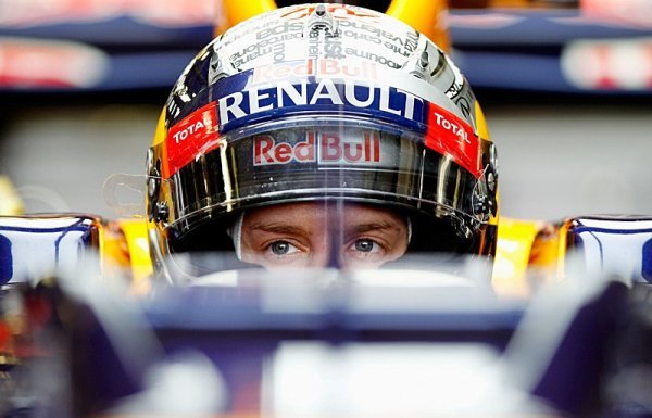 Red Bull se McLarenu přiblíží v závodním režimu, věří Vettel