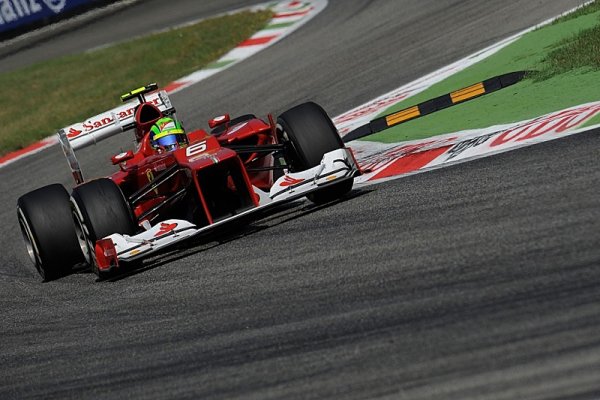 Piloti Ferrari ovládají DRS nohou