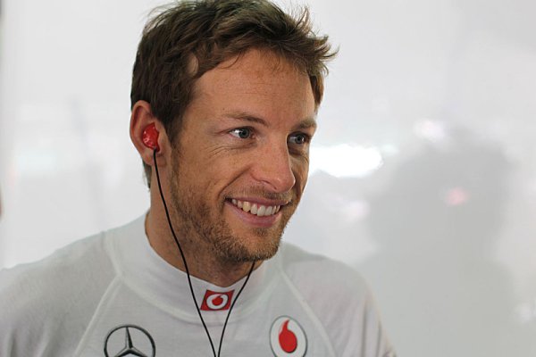 Button zkritizoval Hamiltonovo počínání na trati
