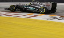 Nová pravidla připraví o dvojité DRS Mercedes, ne však Lotus