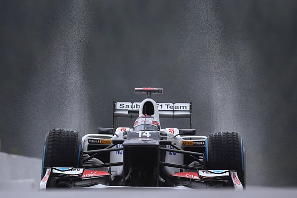 Spa přivítalo Formuli 1 deštěm, nejrychlejší Kobajaši