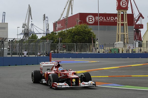 Alonso vítězí ve Valencii a znovu vede šampionát!