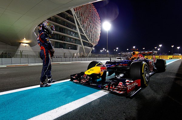 Vettel měl ve voze paliva dost, tvrdí Red Bull