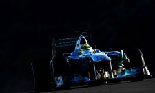 Mercedes zůstává v čele, ve čtvrtek nejrychlejší Rosberg