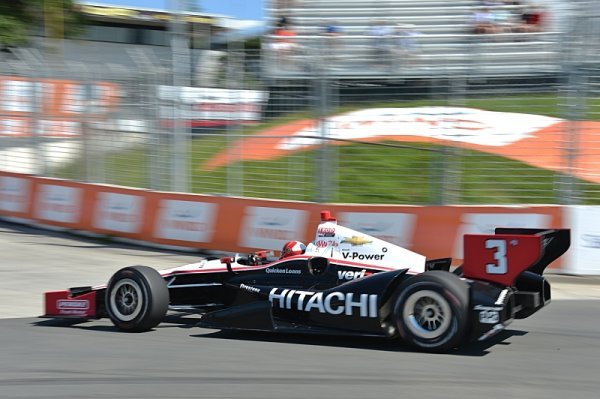 Povzbuzený Castroneves byl v Torontu nejrychlejší Povzbuzený Castroneves byl v Torontu nejrychlejší
