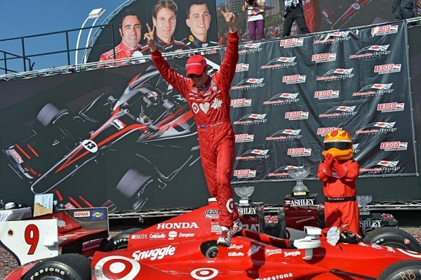 Scott Dixon se dočkal premiérového vítězství v Long Beach