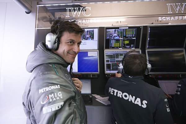 Wolff nabídl Ferrari kalkulačku