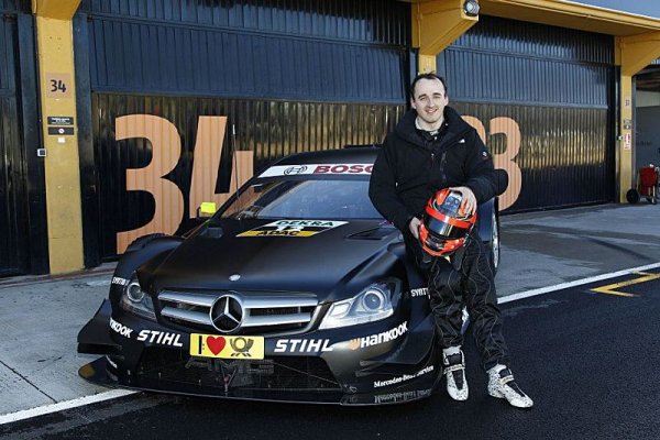 Kubica přiznal, že zkoušel simulátor Mercedesu