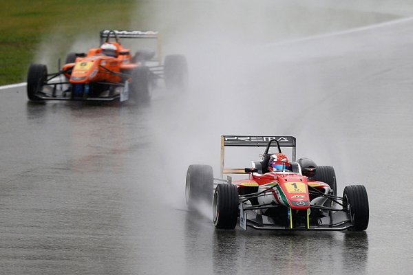 Marciello uzavřel mistrovskou sezónu vítězstvím v dešti