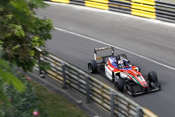 Marciello o 67 tisícin sebral Rosenqvistovi pole position