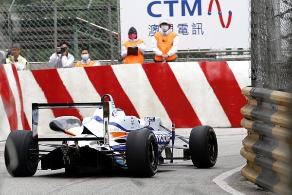 Rosenqvist v Makau prozatím na pole position