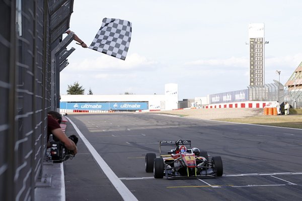 Marciello v sobotu neporažen, vyhrál i druhý závod