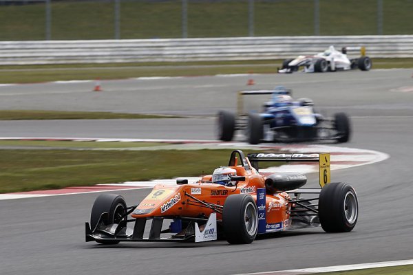 Rosenqvist vítězem druhého závodu na Silverstonu