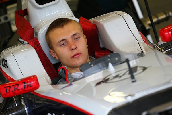 Sedmnáctiletý Sirotkin před branami Formule 1
