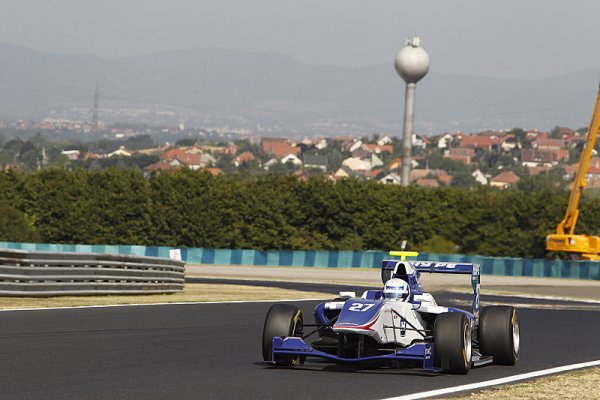 Vainio zužitkoval pole position a ovládl první závod