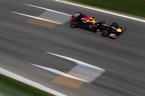 Odpoledne trať oschla, růžky vystrčil Vettel