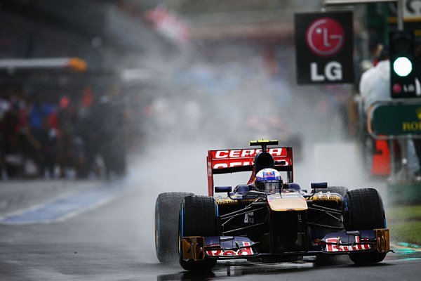 V deštěm zmařeném tréninku nejrychlejší Ricciardo