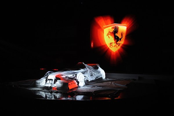 Ferrari vůz představí den po McLarenu