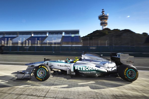 Mercedes vyrazil na okruh v Jerezu se svým novým W04