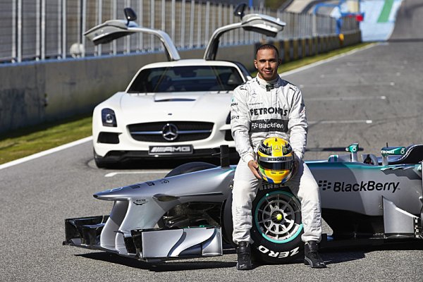 Hamilton od první sezóny u Mercedesu nečeká zázraky