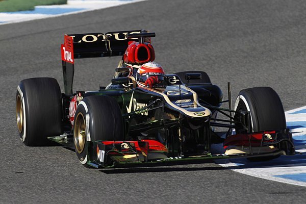 Grosjean ve druhém dni dostal Lotus na čelo tabulky