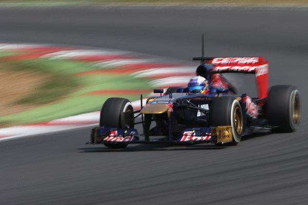 Ricciardo nejrychlejší a třetí ve druhém dni testů Ricciardo nejrychlejší a třetí ve druhém dni testů