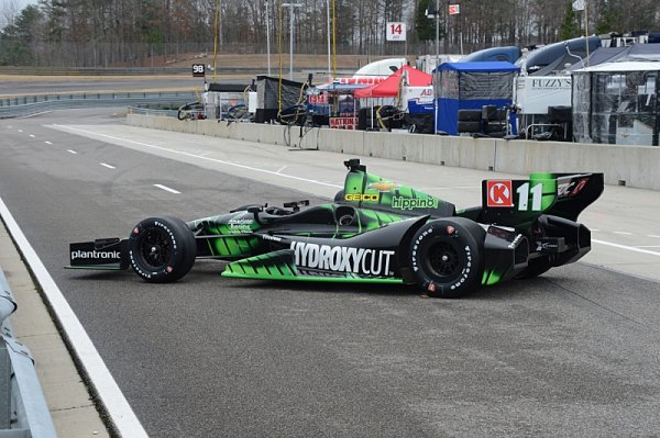 Bourdais vyhrál 1. trénink, favorité pohořeli